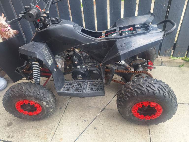 Quad  Bike / Off Road Bike / Motorbikes / Quads / 