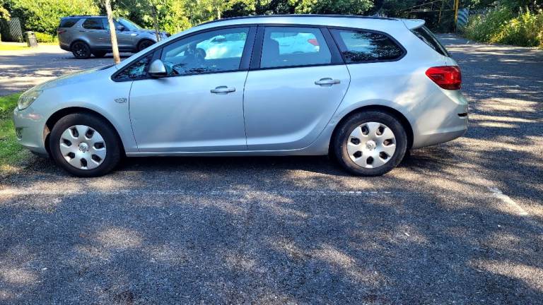 Vauxhall, ASTRA, Estate, 2011, Manual, 1686 (cc), 5 doors