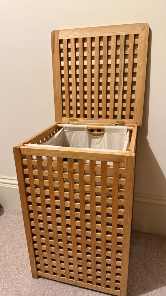 IKEA Style Wooden Lattice Laundry Hamper/Basket with Lid & Removable Liner - Excellent Condition