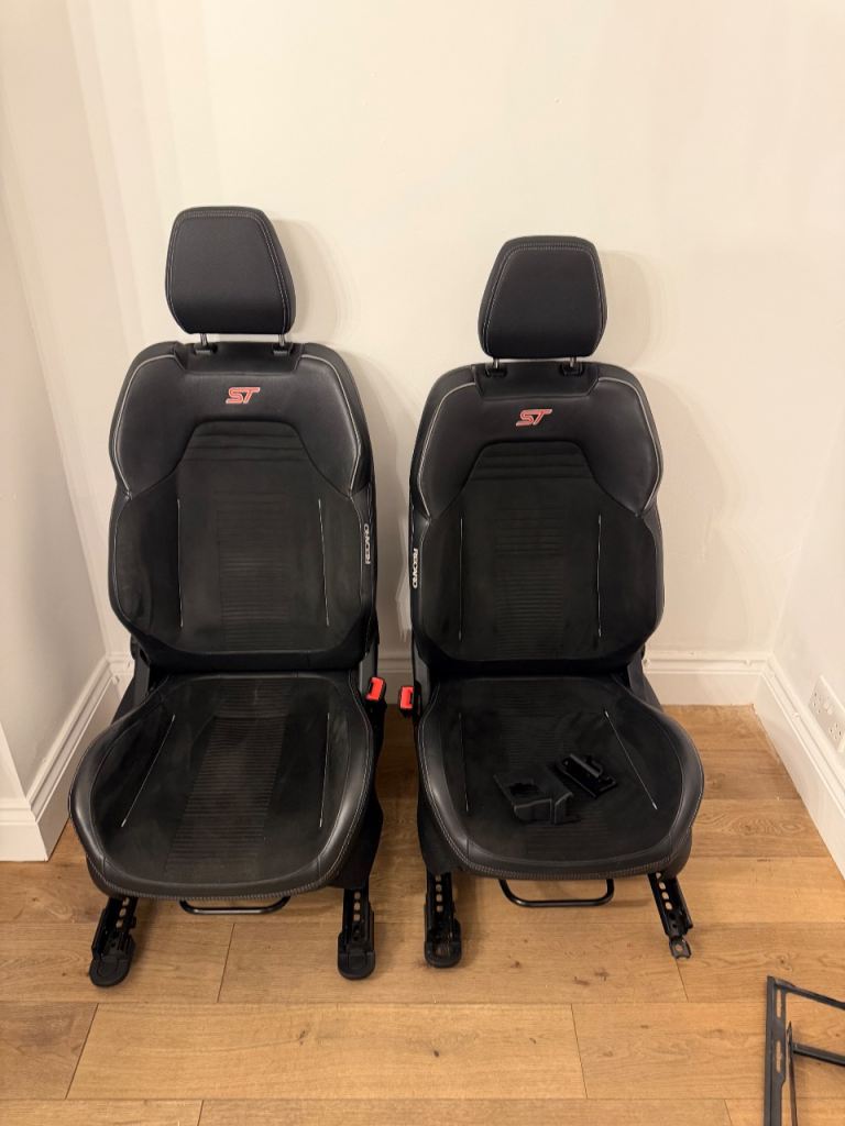 Pair of front fiesta st seats 