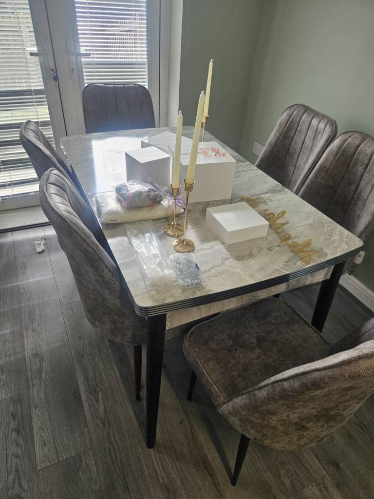 Brand New Dining Table & 6 Chairs – Extendable – Free UK Delivery
