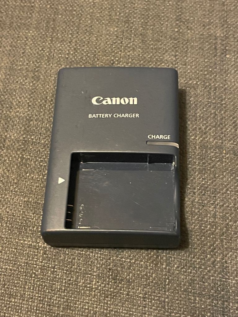 Canon batteries charger 
