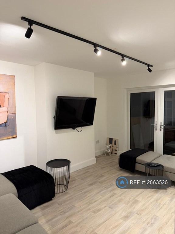 4 bedroom house in Bowness Avenue, Nottingham, NG6 (4 bed) (#2863526)