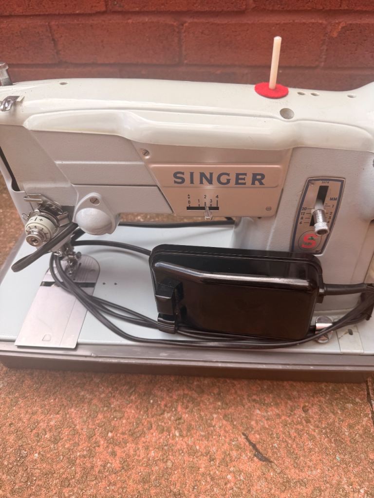 Singer 357K Sewing Machine with Foot Pedal