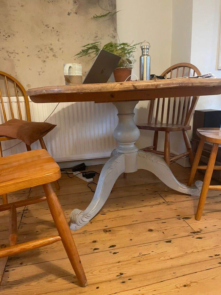 Solid Wood Round Dining Table with Painted Base – Good Condition