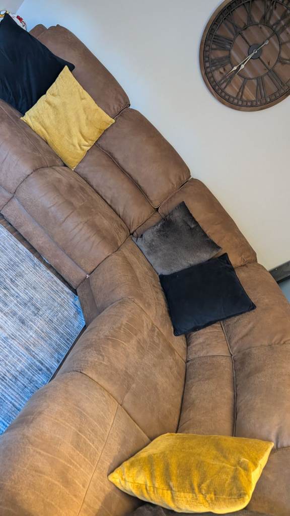 Brown Fabric Corner Sofa with Recliners – Excellent Condition