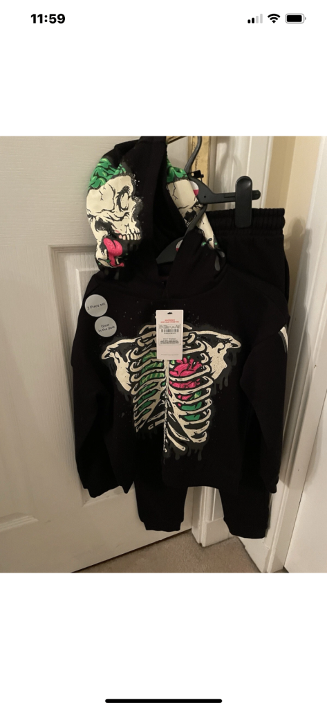 Skeleton Print Hoodie And Joggers costume. Glow In The Dark Age 8.  Fleece lined.