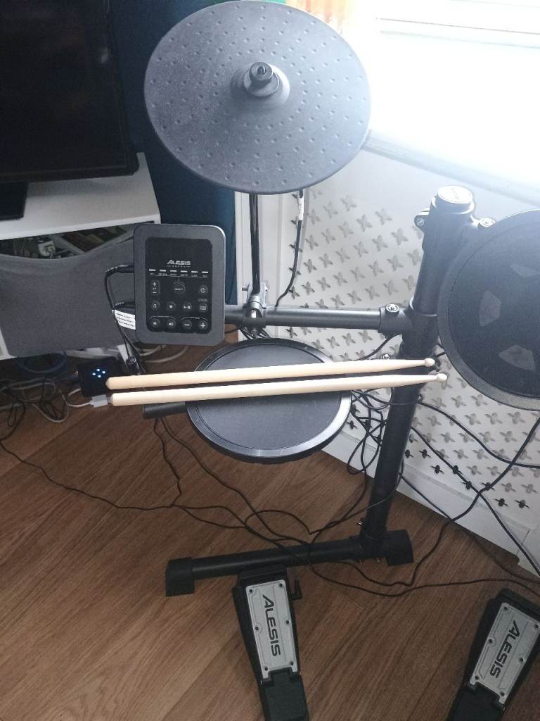 Alesis drums turbo x kit Bought earlier this year and only used a handful of times.