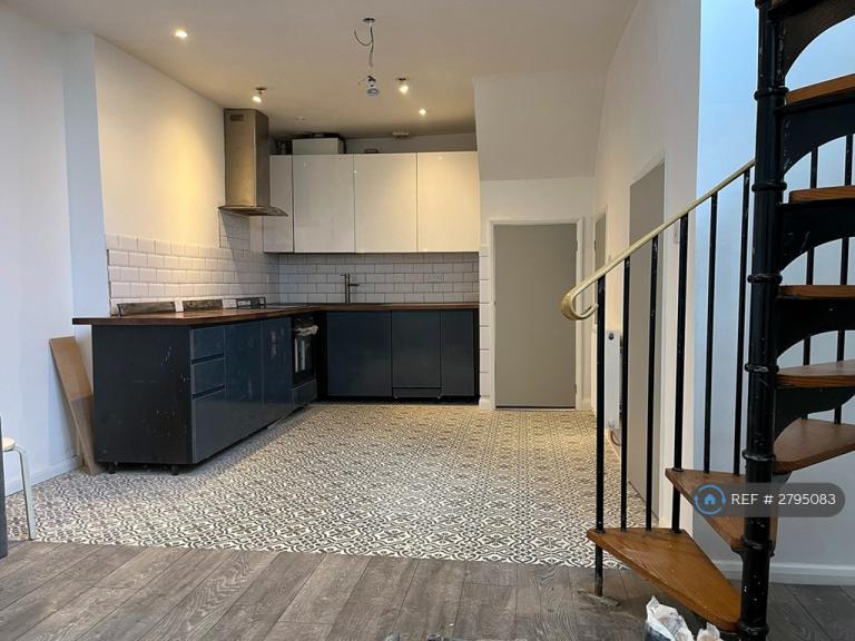 2 bedroom flat in Paulet Road, London, SE5 (2 bed) (#2795083)