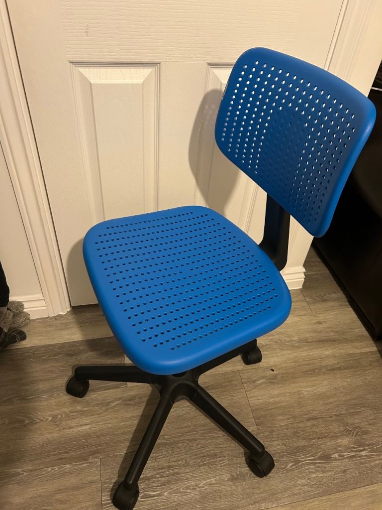 Office chair on wheels 