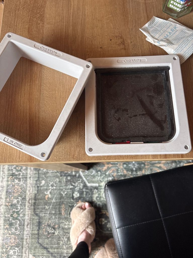Cat flap and x 6 pieces of extension 