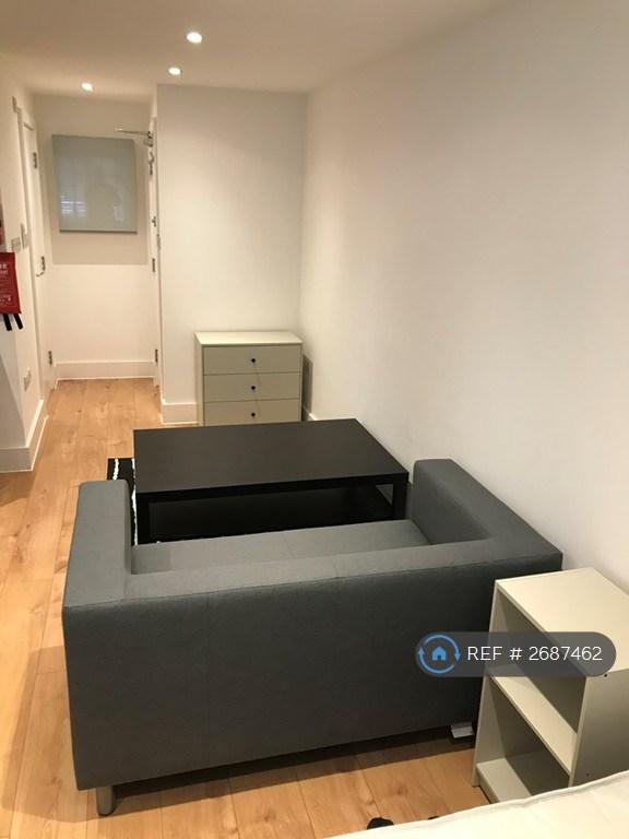 Studio flat in Barking Road, London, E6 (#2687462)
