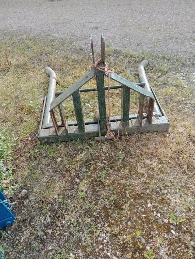 Round bale lifter 