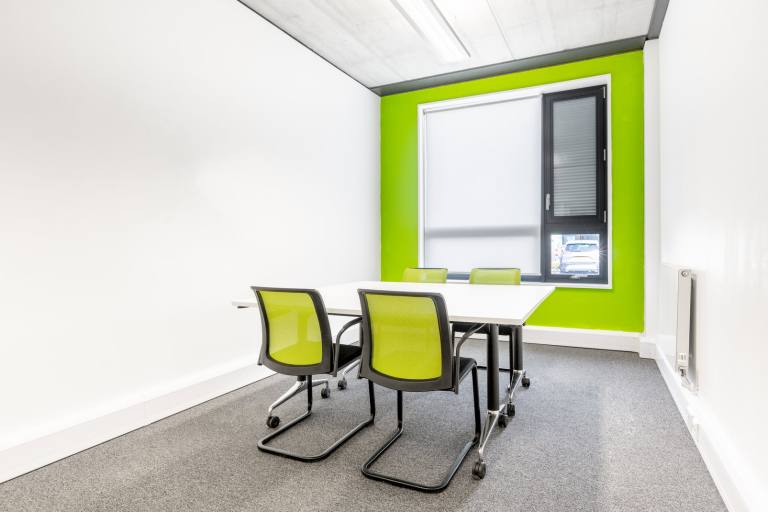 Dartford - DA1 5FS \ Flexible Office Space for 4 Workstations