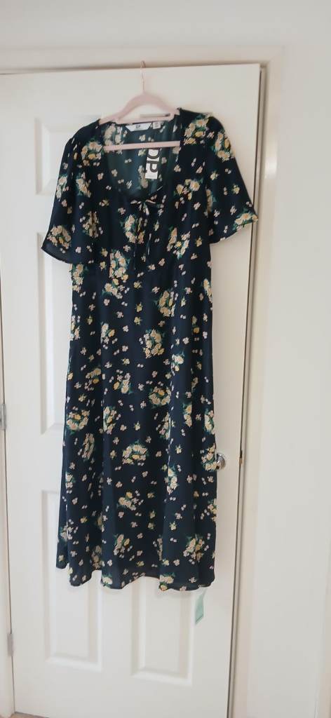 Dark Floral Midi Dress with Short Sleeves