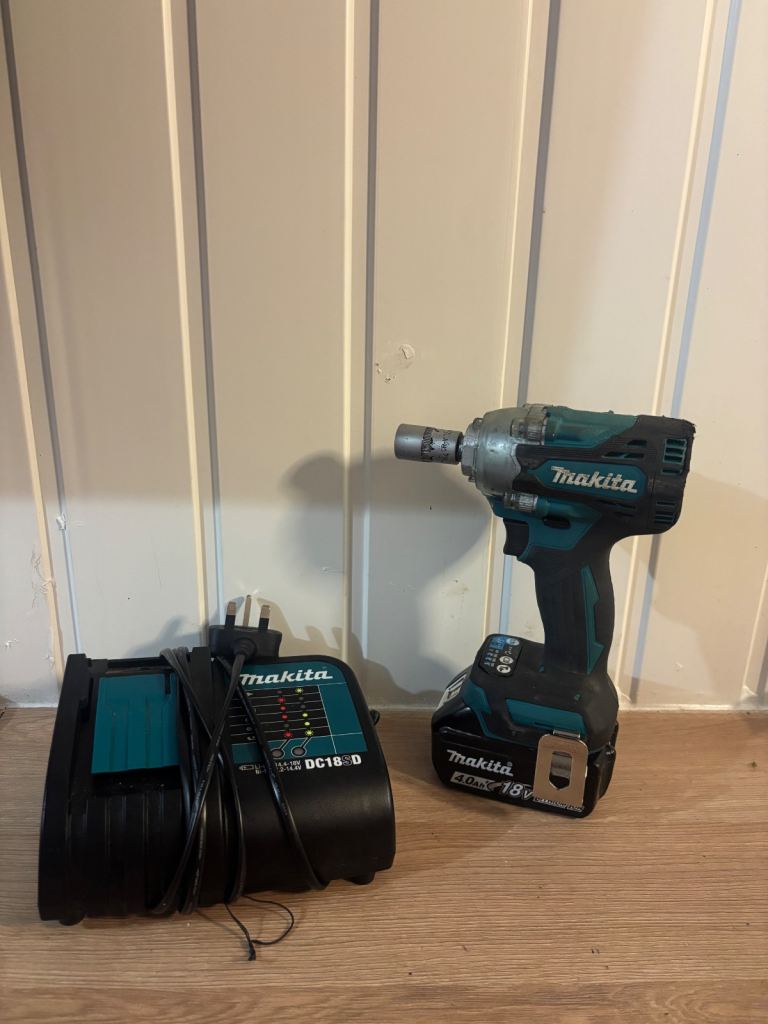 Makita 18v Brushelss wrench 4amp charger 