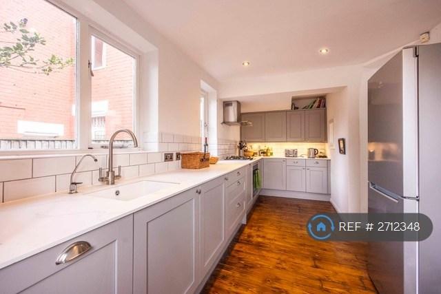 2 bedroom flat in Acton Lane, London, W4 (2 bed) (#2712348)