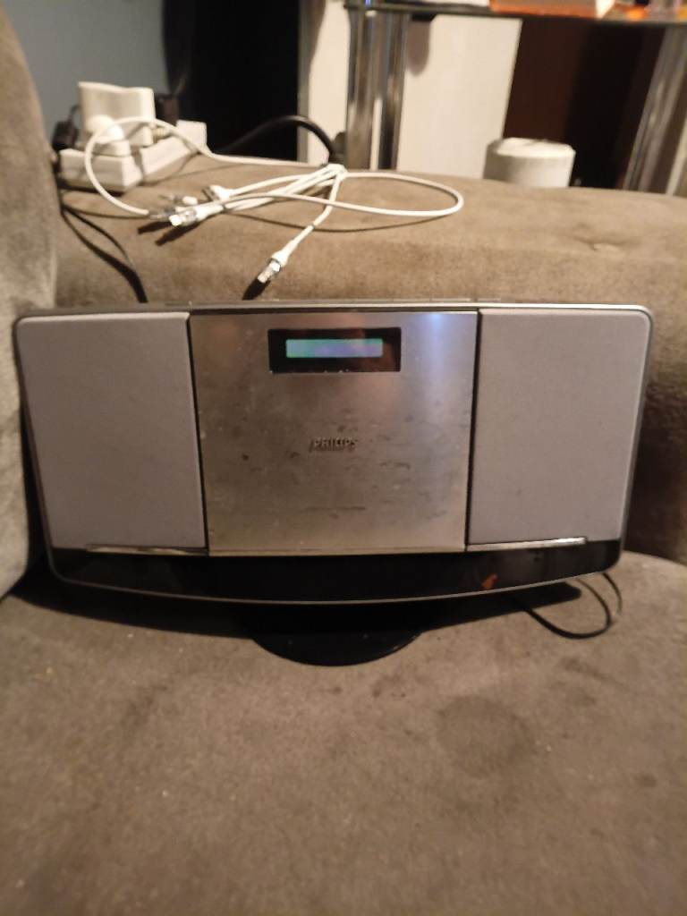 Philips BTM2056/05 Micro Music System with CD and Bluetooth