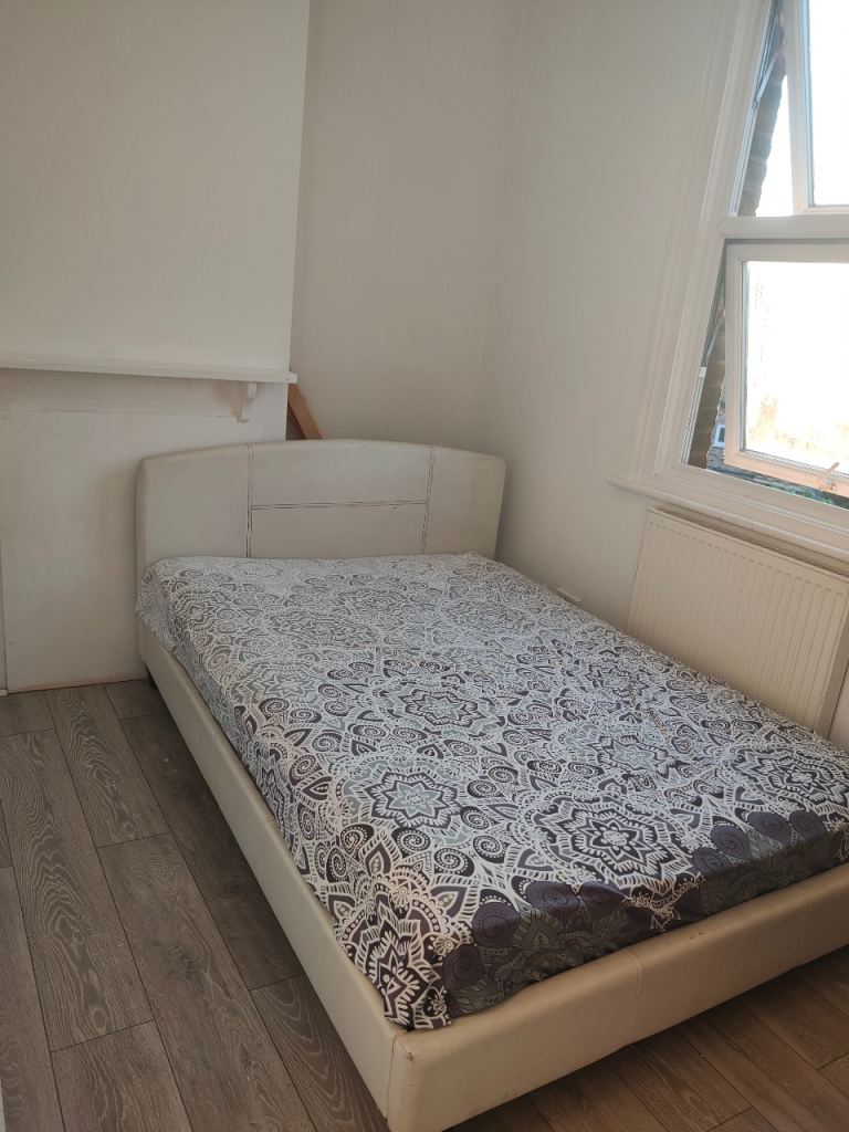 One Single room available for one working Muslim Female