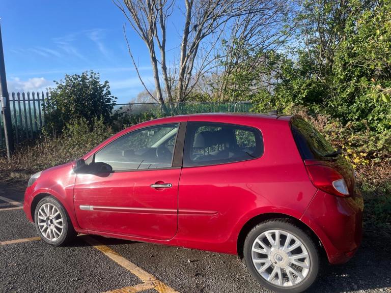 RENAULT CLIO 1.2 DYNAMIQUE 10 REG RED 77400 MILES 3 DOOR MOT SEPTEMBER 27TH 2026 