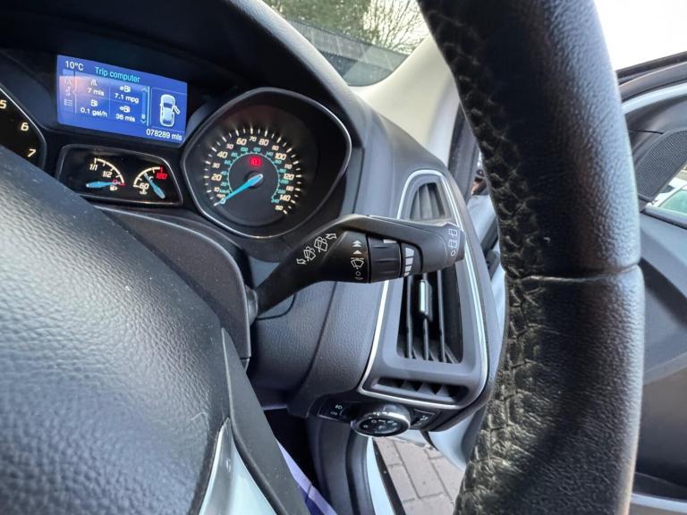 2013 Ford Focus 1.0 125 EcoBoost Titanium Navigator 5dr HATCHBACK PETROL Manual