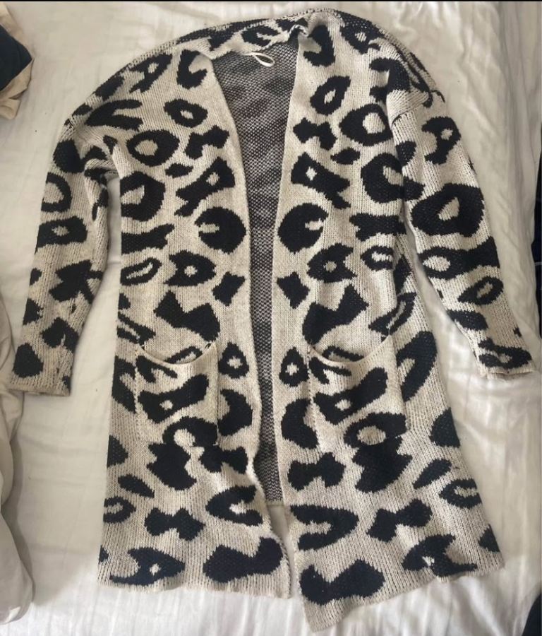 Assorted items of clothing 