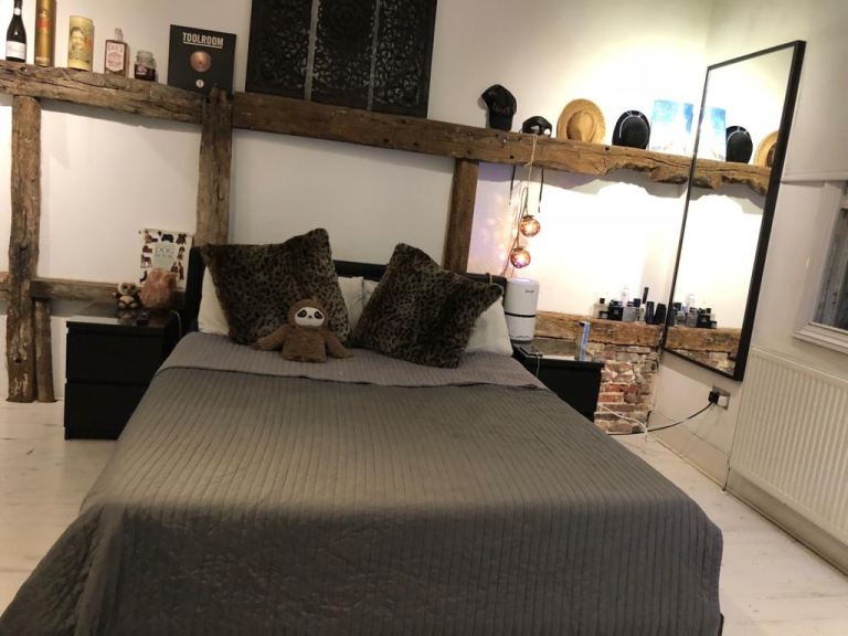 NEW YORK STYLE CHARACTERFUL BEDSIT CENTRAL GUILDFORD
