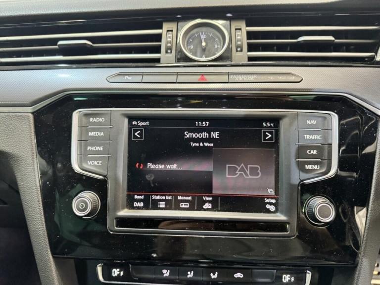 2016 Volkswagen Passat 2.0 TDI BlueMotion Tech R-Line Saloon 4dr Diesel DSG Euro 6 (s/s) (190 ps)...