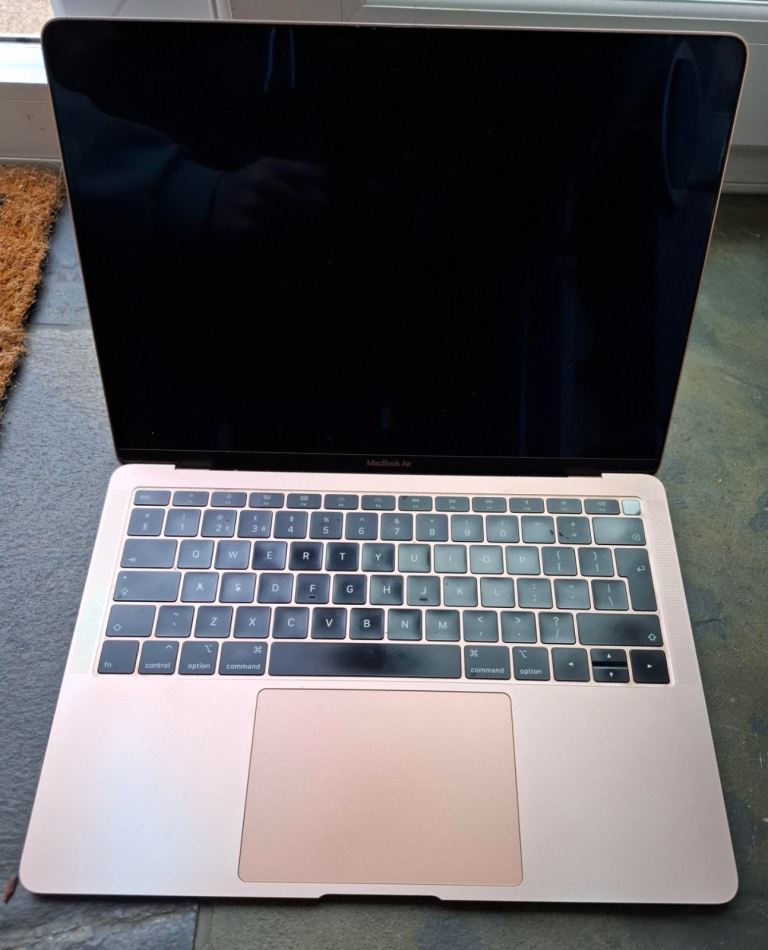 Apple MacBook Air 13 - A1932 / Apple Laptop - Gold