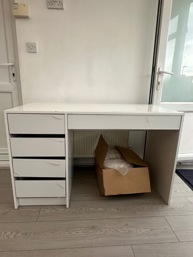 Dressing table 