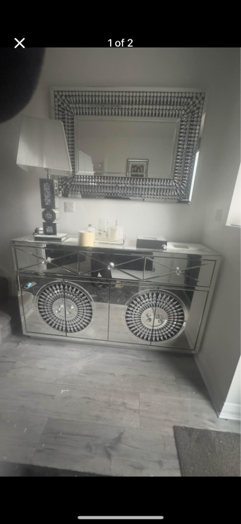 Sideboard/mirror
