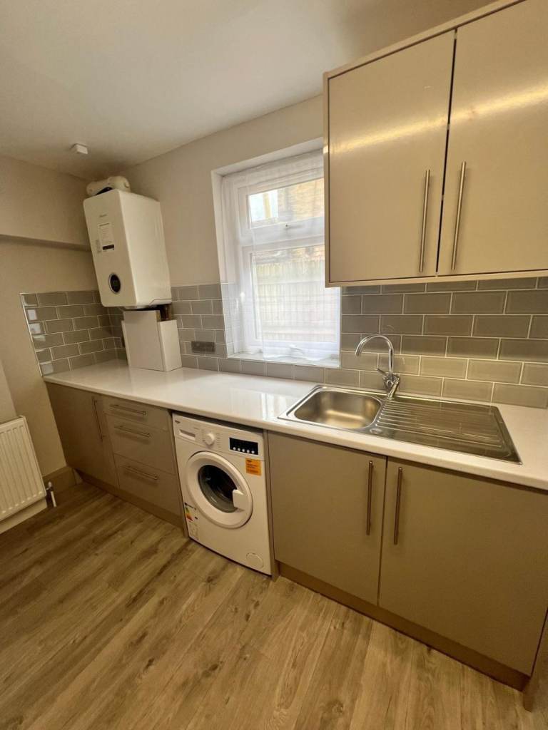 Double room available for a girl