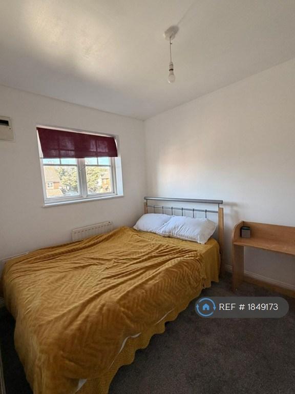 1 bedroom in Mauveine Gardens, Hounslow, TW3 (#1849173)