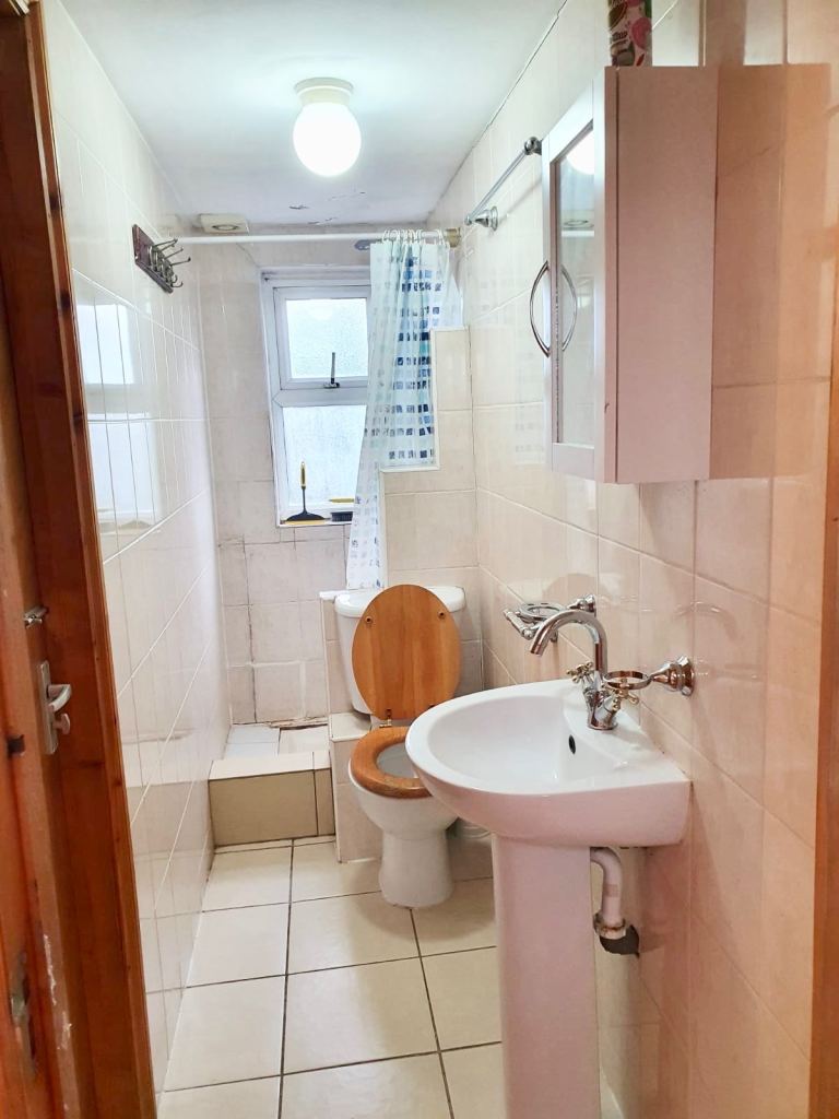 *** Loft Double Room Ensuite  Own Kitchenette