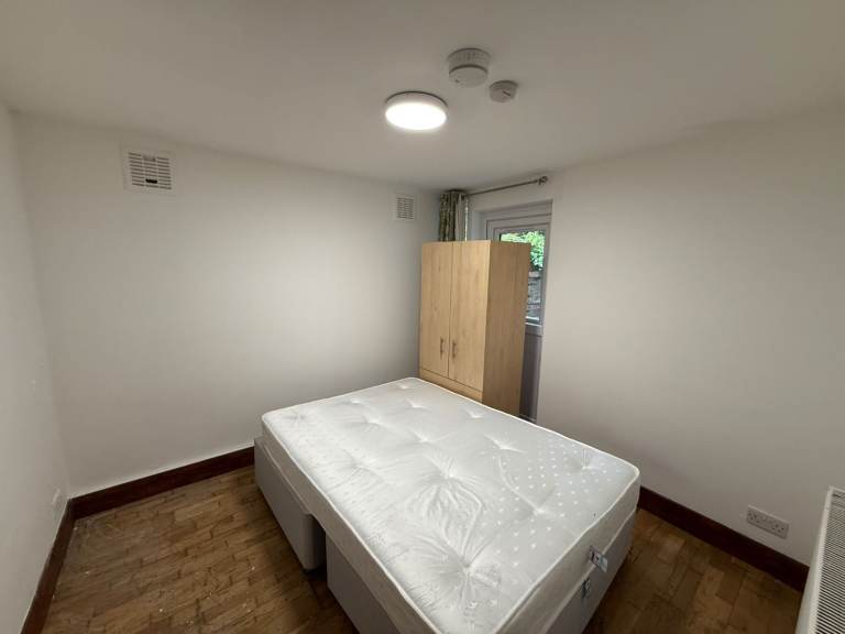 BENEFITS ACCEPTED - 2 Bed Flat Available in Cricklewood Barnet NW2