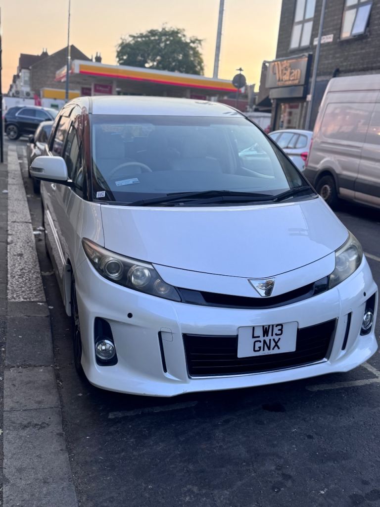 2013 Toyota Estima 2.4 automatic 7 seater 