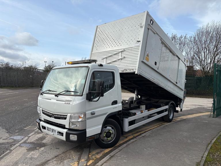 2017 Mitsubishi Canter 7c15 7.5ton enclosed/cage tipper with taillift 