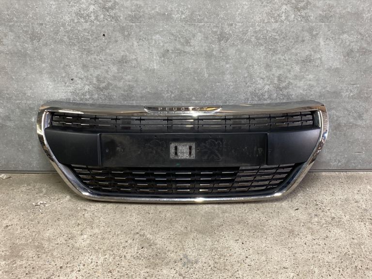 Peugeot 208 front grill 2014-2017