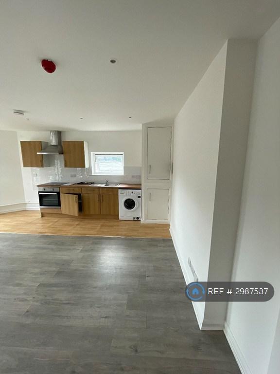 1 bedroom flat in Bank St, Maidstone, ME14 (1 bed) (#2987537)