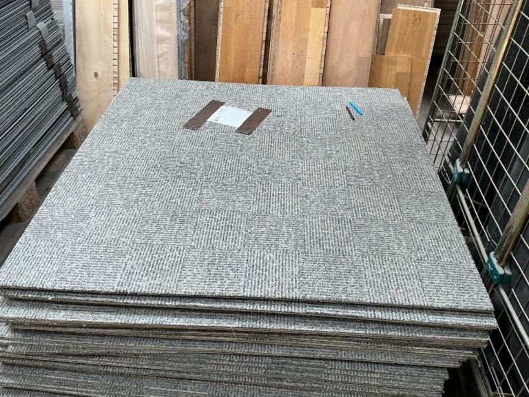 Carpet floor tiles