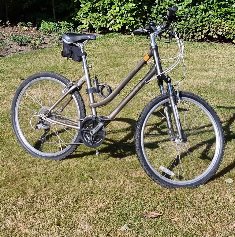 Ladies GIANT Sedona LX mountain-style bike