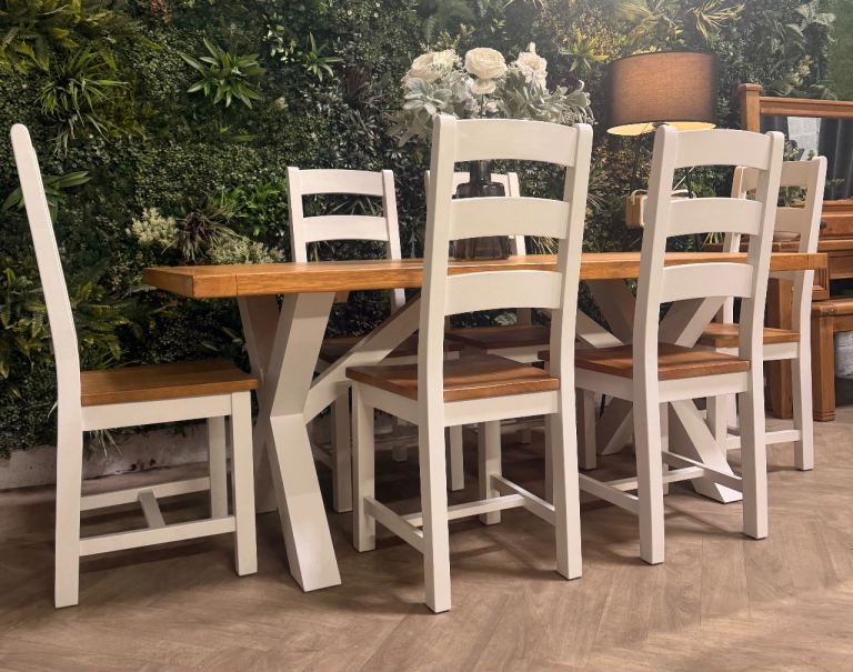 Oak kitchen table & 6 chairs 