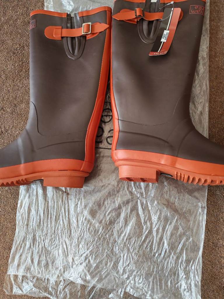 New Easy wellies size 6.