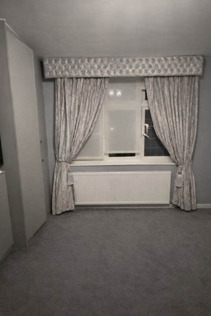 Master Bedroom for Couple/Sharers (RM11) - £950 All Bills, Fridge & Dryer Included