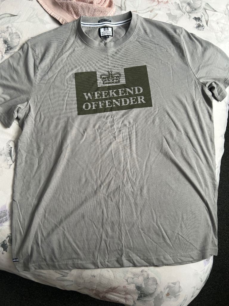 Men’s xl weekend offender tshirt