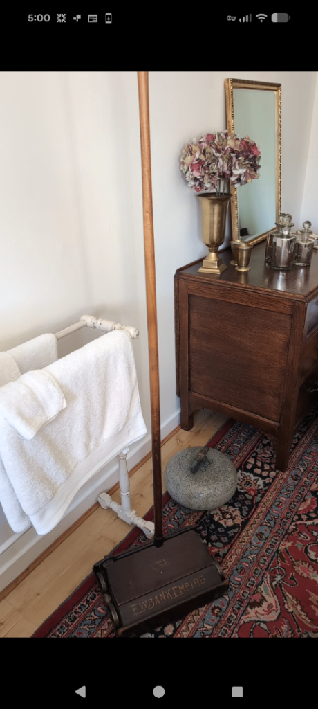 Genuine carpet sweeper