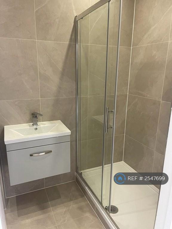 1 bedroom flat in Colston Road, London, SW14 (1 bed) (#2547699)