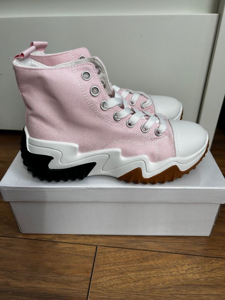 Brand new women trainers size 6 pink 