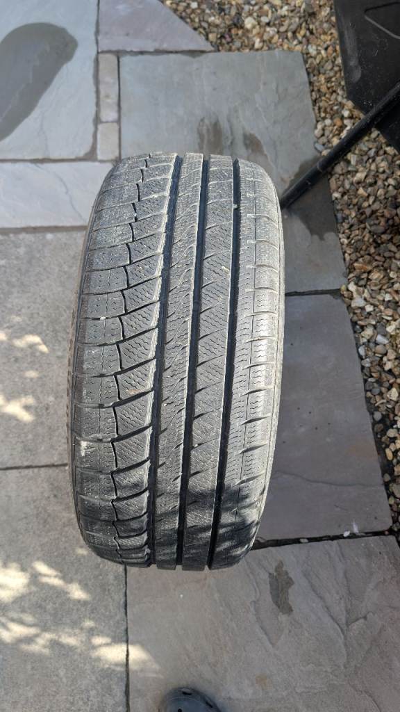 235/45/17 All season tyre 