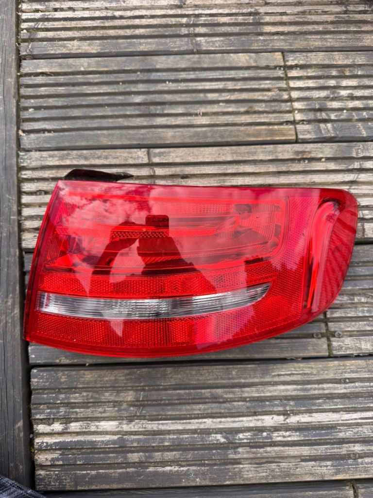 AUDI A4 B8 Rear Right Outer Taillight 8K9945096 GENUINE